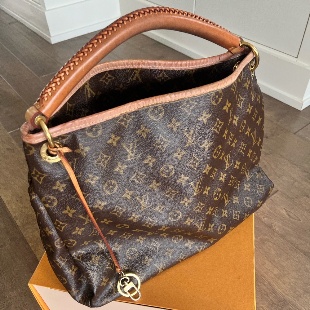 Louis Vuitton Artsy Purse